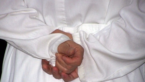 Лекарите протестират без да спират работа