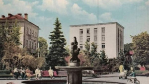 За майските празници възстановяват фонтана Момченцето с рибата в градинката