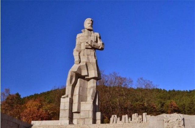Вежди Рашидов инспектира паметника на Ботев в Калофер