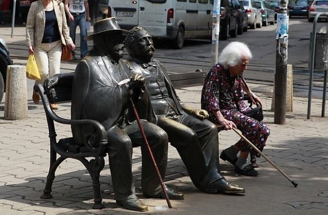Изплащат на пенсионерите великденските добавки