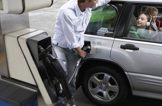 Държавни инспектори установиха нарушения в бензиностанции