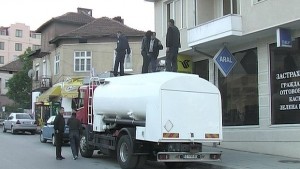 Цистерна със солна киселина протече на бул Мидия Енос