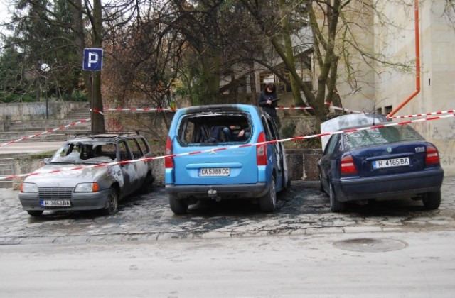 Изгоряха 4 автомобила в Шумен