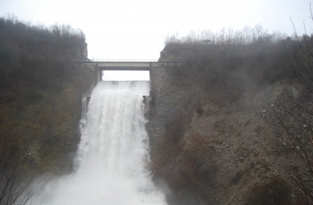 Изпускат варненски язовири за осигуряване на свободен обем