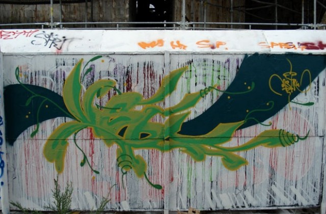 Глобиха варненец, рисувал графити по стените на жилищен блок