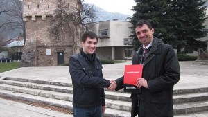 Депутат подпомогна театрален спектакъл