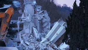 Срути се хотел край Варна има загинал ВИДЕО