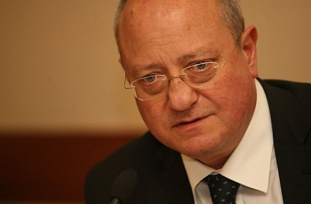 Министър Танев иска откриването на два нови института във ВТУ