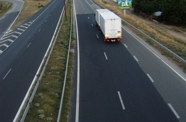 Ограничава се движението на МПС над 12 т. по автомагистралите и натоваренитe пътища