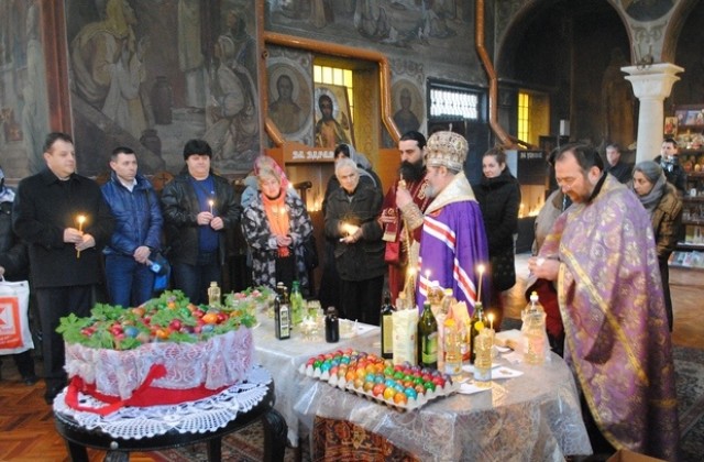 1500 яйца осветиха на Велики четвъртък