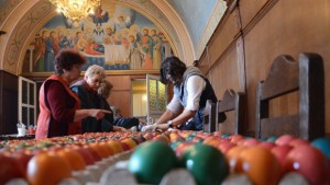 Боядисаха 5000 яйца в Бачковския манастир