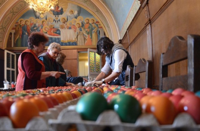 Боядисаха 5000 яйца в Бачковския манастир