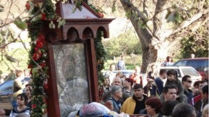 Копие на чудотворната икона на Богородица изнасят за литията