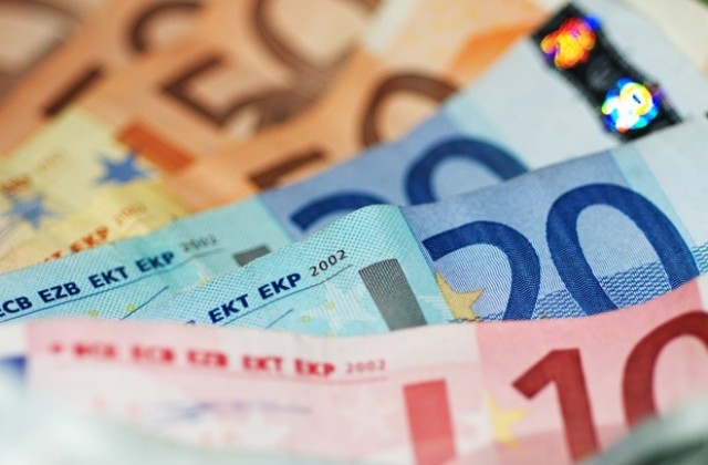Задържаха ловчанлия с фалшиви банкноти евро