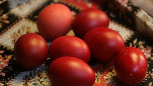 Боядисаха 5000 яйца в Бачковския манастир