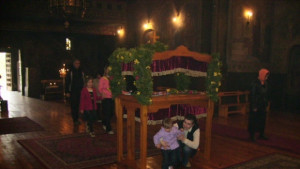 Защо минаваме под масата на Разпети петък