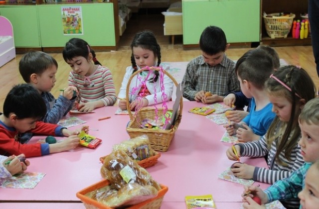 1 200 великденски яйца боядисаха деца от община Димитровград