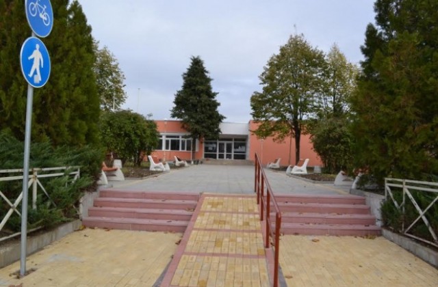 Младежка библиотека за специализирана литература създават в Казанлък