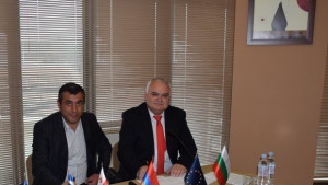 Долни чифлик кани гръцки пенсионери на плаж в Шкорпиловци