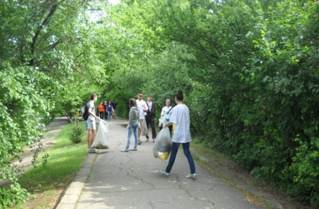 Пролетно почистване на парковете "Бедечка" и "Загорка"