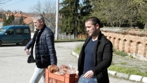 Възрастни хора и социално слаби семейства в плевенски села получиха