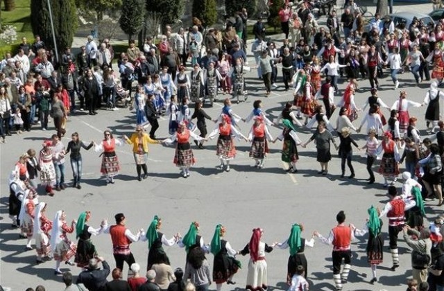 Големите Великденски хора в Поморие