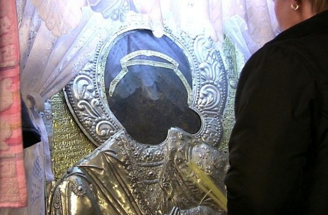 Литийно шествие с иконата на Света Богородица