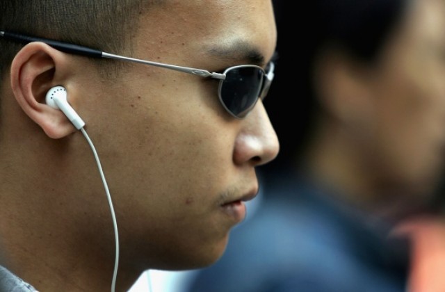 Пътуващите със самолет гонят страха от летенето с музика и видео