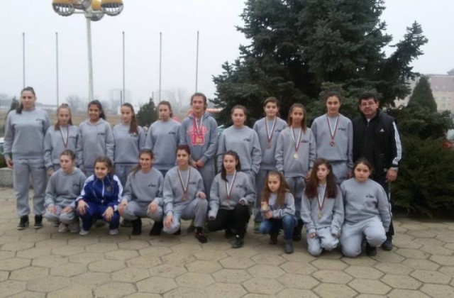 Клубът по борба Васил и Георги Илиеви е №1 в България при момичетата