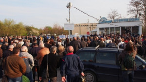 400 работници на ТЕРЕМ блокираха пътя ВарнаБелослав