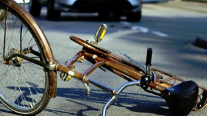 Велосипедист се отърва с черепномозъчна травма след като бе блъснат