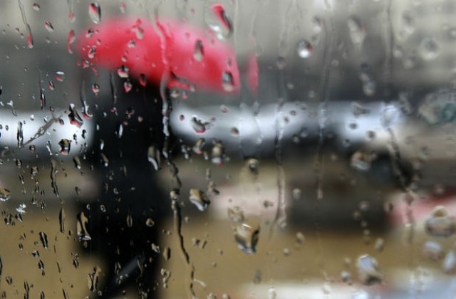 Високи температури, облаци и валежи