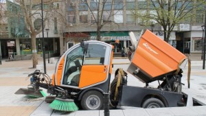 Мотопрахосмукачка падна във фонтана в Търговище