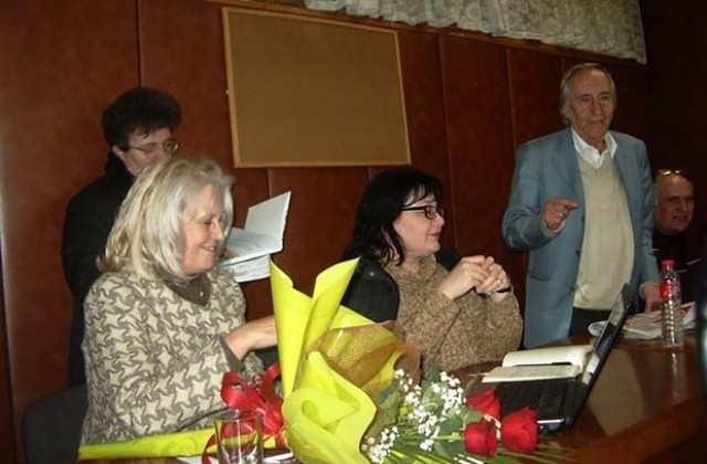 Поетесата Татяна Александрова представи дебютна стихосбирка