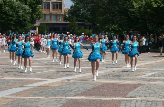 За пореден път в град Левски провеждат Мажоретен фестивал