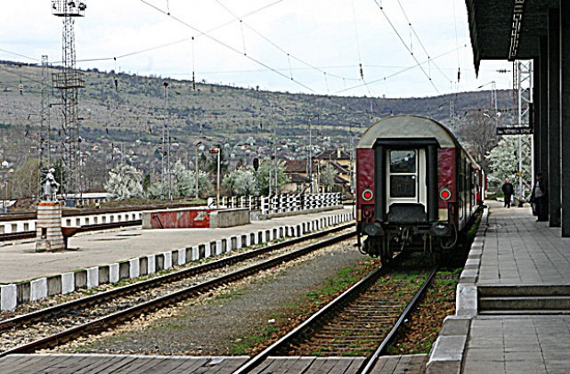 Възстановено е движението на влаковете през гара Иганово