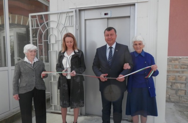 Откриха нов асансьор в Дома за стари хора в Караисен
