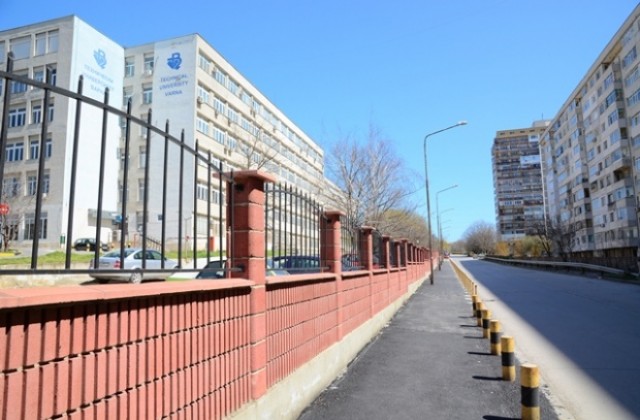 Готови са новите тротоари край Техническия университет и четири училища