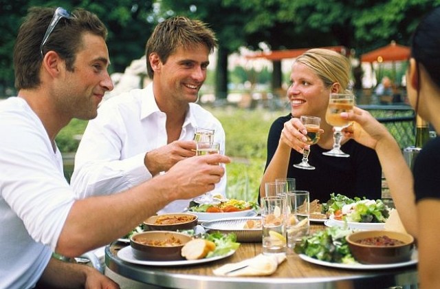 Българинът яде по-малко зеленчуци, пие повече алкохол