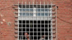 Пуснаха затворник в домашен отпуск той открадна микробус