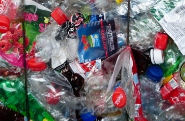 В Трявна дават цветя на децата, събрали най-много отпадъци  от пластмаса и хартия