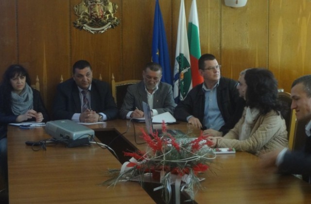 Информационна среща за опазване на пчелните семейства се проведе в Бяла