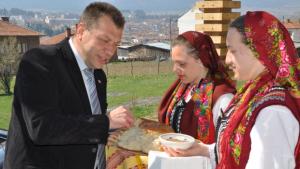 12метрова кула с гледка към три планини