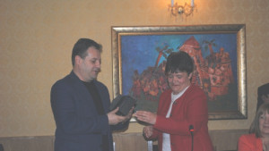 Кметът Даниел Панов с почетен знак от Асоциацията на секретарите