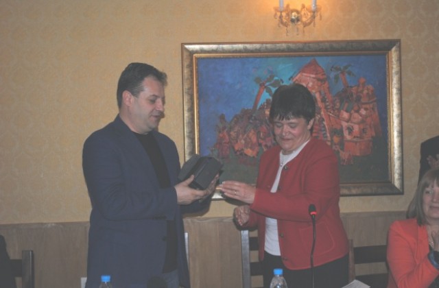 Кметът Даниел Панов с почетен знак от Асоциацията на секретарите на общини