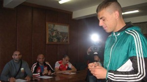 Пак футбол на малки врати в Мездра