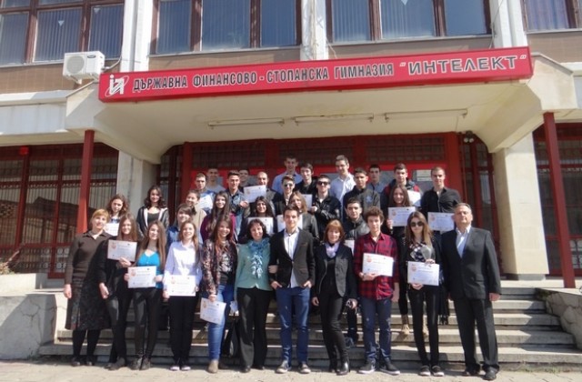 Ученици от ДФСГИнтелект участваха в трансгранична практика в град Виченца