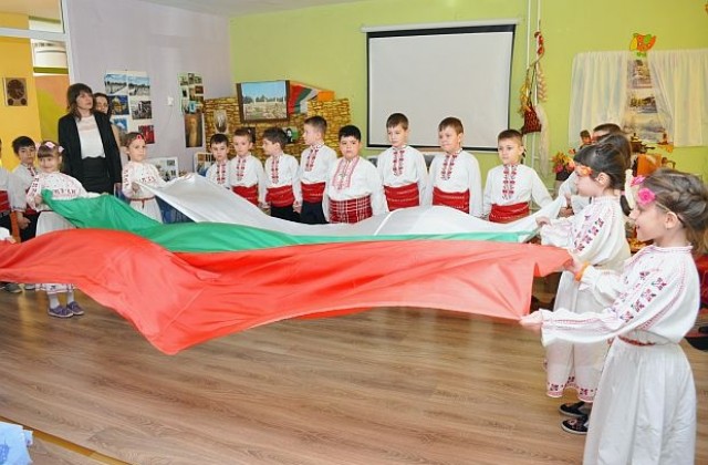 Подгответа от ЦДГ“Лудогорче“ представиха на родителите си какво са научили за Родината