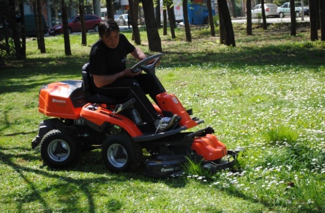 Община Велико Търново разполага с нова техника за косене