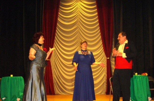 Козаревските театрали с премиера на Службогонци